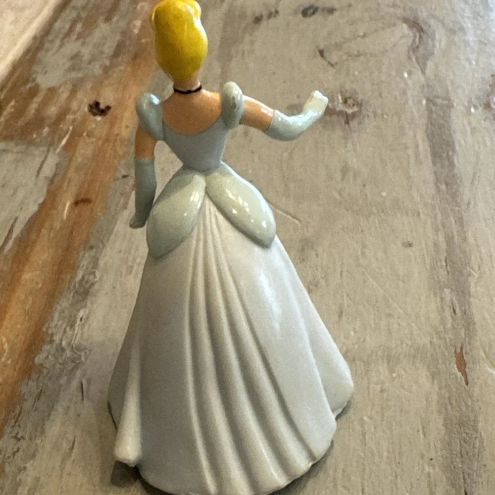 VINTAGE DISNEY CINDERELLA PVC FIGURINE APPLAUSE DECOPAC CAKE TOPPER 80s/90s